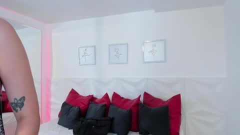 Snapshot of naomi_amoretti chatting on 02.11.26 Naomi Amoretti online show from 02.11.26