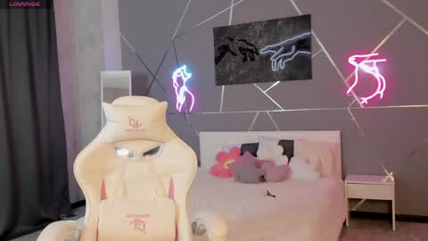 Snapshot of naomi_reiss chatting on 06.09.26 naomi_reiss online show from 06.09.26