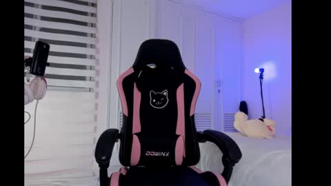 Snapshot of naomibrinks1 chatting on 12.28.24 Heidy online show from 12.28.24