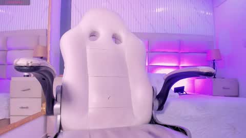 Naomi Frost online show from 01.31.26