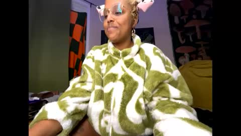 Naomigiirl6 online show from 01.20.25