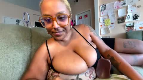 Naomigiirl6 online show from 02.07.25