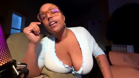 Naomigiirl6 online show from 02.25.25