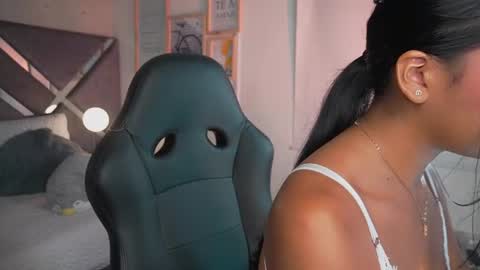 Snapshot of naomigray__ chatting on 06.10.26 Naomi-Gray online show from 06.10.26
