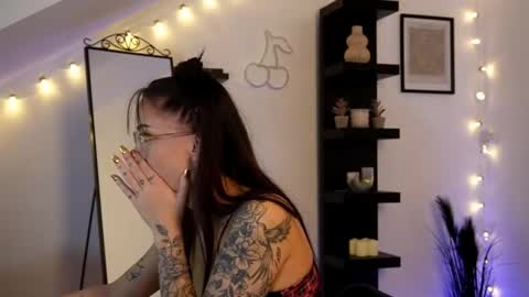 naomii_20 online show from 10.24.25
