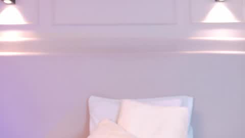 Naomi Klarc online show from 06.04.26