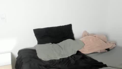 Naomi Moore online show from 09.08.25