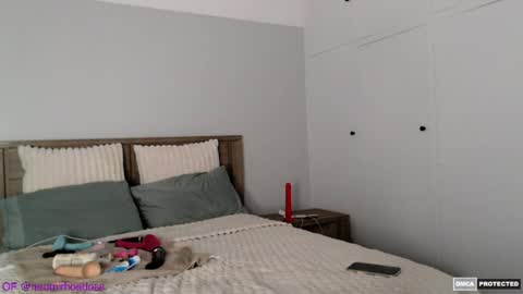 naomirhoades online show from 04.24.26