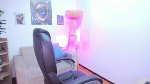 Snapshot of naomisaenz_ chatting on 06.09.26 N A O M I online show from 06.09.26