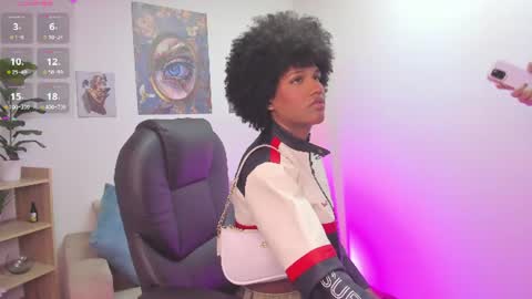 Snapshot of naomisaenz_ chatting on 06.20.26 N A O M I online show from 06.20.26