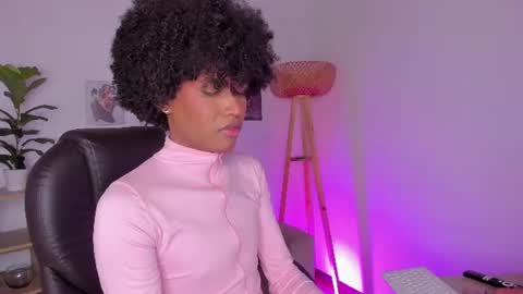 Snapshot of naomisaenz_ chatting on 06.29.26 N A O M I online show from 06.29.26