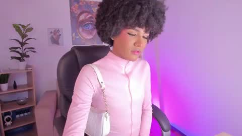 Snapshot of naomisaenz_ chatting on 07.15.26 N A O M I online show from 07.15.26