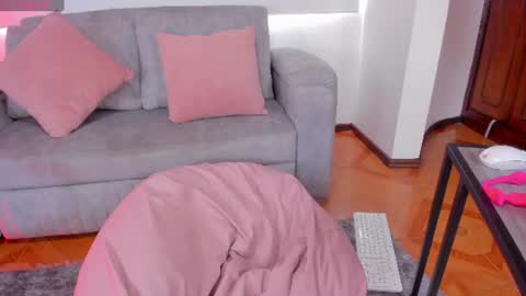Snapshot of naomisaenz_ chatting on 07.17.26 N A O M I online show from 07.17.26