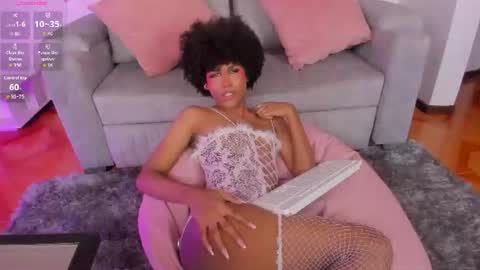 Snapshot of naomisaenz_ chatting on 07.28.26 N A O M I online show from 07.28.26