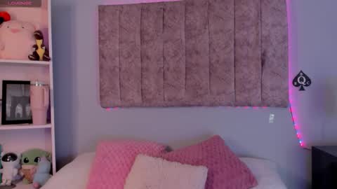 Snapshot of naomisanz_ chatting on 02.01.26 Laura online show from 02.01.26