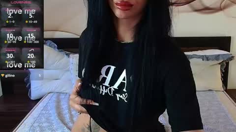 Snapshot of naomiscarlett chatting on 07.14.26 NaomiScarlett online show from 07.14.26