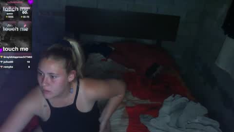 Snapshot of naomisimon chatting on 01.04.25 bellas2012 online show from 01.04.25