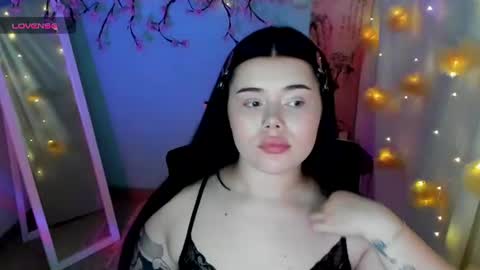Snapshot of naomivibes chatting on 08.03.26 Naomi online show from 08.03.26