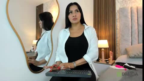 Naomy Smith online show from 03.01.25