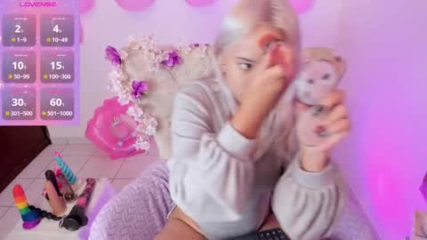 Snapshot of nataliahenao_69 chatting on 11.15.25 Nataliua Henao online show from 11.15.25