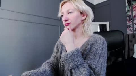 Snapshot of natalie_bitton chatting on 12.02.24 Natalie online show from 12.02.24