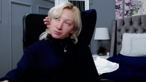 Snapshot of natalie_bitton chatting on 12.04.24 Natalie online show from 12.04.24