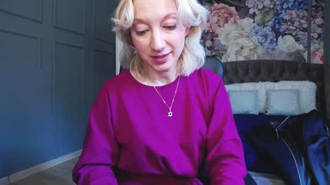 Snapshot of natalie_bitton chatting on 12.17.24 Natalie online show from 12.17.24