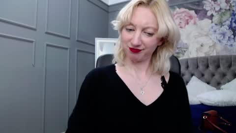 Snapshot of natalie_bitton chatting on 12.23.24 Natalie online show from 12.23.24