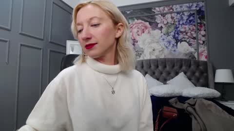 Snapshot of natalie_bitton chatting on 12.24.24 Natalie online show from 12.24.24