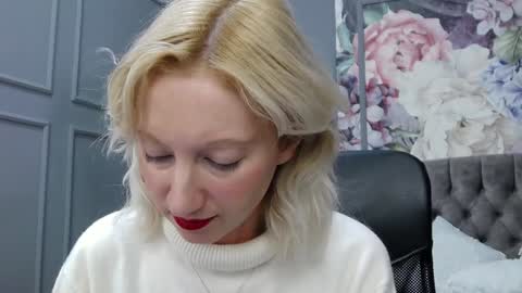 Snapshot of natalie_bitton chatting on 12.24.24 Natalie online show from 12.24.24