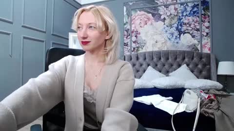 Snapshot of natalie_bitton chatting on 12.25.24 Natalie online show from 12.25.24