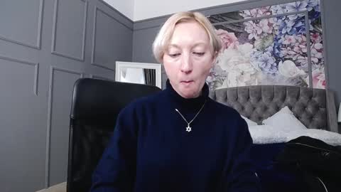 Snapshot of natalie_bitton chatting on 12.27.24 Natalie online show from 12.27.24