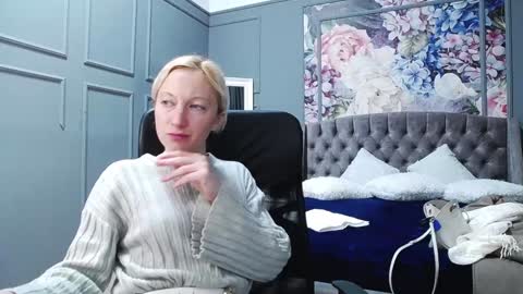 Snapshot of natalie_bitton chatting on 12.29.24 Natalie online show from 12.29.24