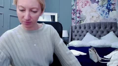 Snapshot of natalie_bitton chatting on 12.29.24 Natalie online show from 12.29.24