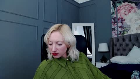 Snapshot of natalie_bitton chatting on 12.30.24 Natalie online show from 12.30.24