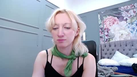 Snapshot of natalie_bitton chatting on 01.04.25 Natalie online show from 01.04.25