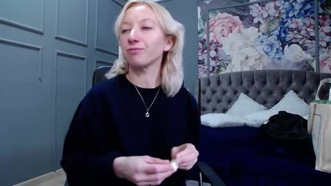 Snapshot of natalie_bitton chatting on 01.06.25 Natalie online show from 01.06.25