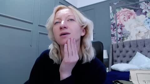 Snapshot of natalie_bitton chatting on 01.06.25 Natalie online show from 01.06.25