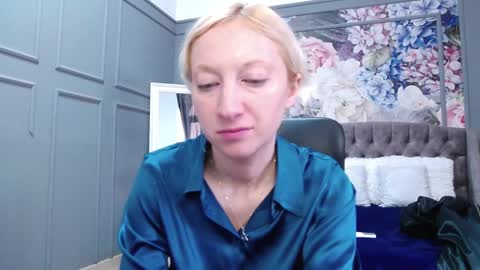 Snapshot of natalie_bitton chatting on 01.09.25 Natalie online show from 01.09.25