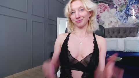 Snapshot of natalie_bitton chatting on 01.14.25 Natalie online show from 01.14.25