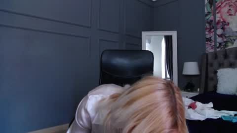 Snapshot of natalie_bitton chatting on 01.15.25 Natalie online show from 01.15.25