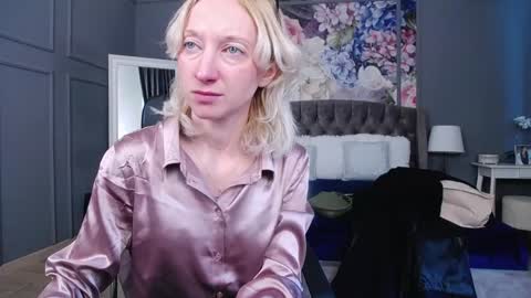 Snapshot of natalie_bitton chatting on 01.17.25 Natalie online show from 01.17.25