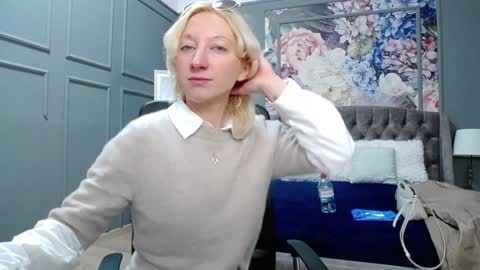 Snapshot of natalie_bitton chatting on 01.23.25 Natalie online show from 01.23.25