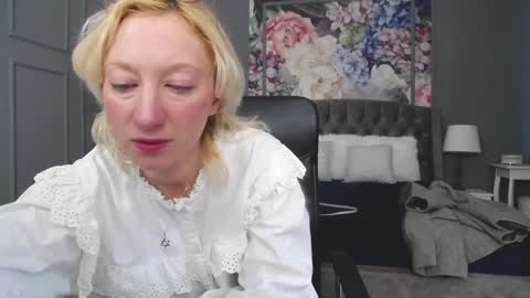 Snapshot of natalie_bitton chatting on 01.27.25 Natalie online show from 01.27.25