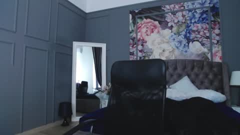 Snapshot of natalie_bitton chatting on 02.01.25 Natalie online show from 02.01.25