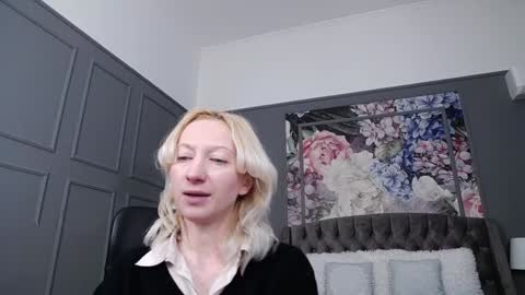 Snapshot of natalie_bitton chatting on 02.08.25 Natalie online show from 02.08.25