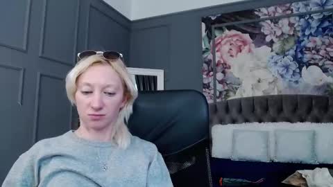 Snapshot of natalie_bitton chatting on 02.11.25 Natalie online show from 02.11.25