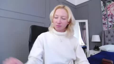 Snapshot of natalie_bitton chatting on 02.20.25 Natalie online show from 02.20.25