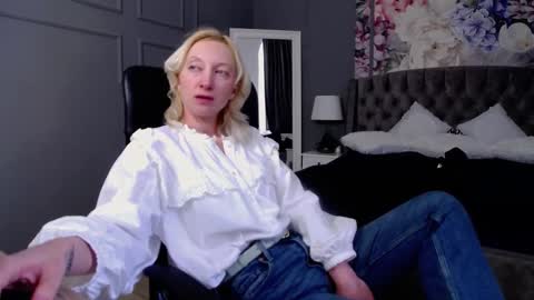 Snapshot of natalie_bitton chatting on 02.27.25 Natalie online show from 02.27.25