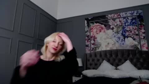 Snapshot of natalie_bitton chatting on 03.01.25 Natalie online show from 03.01.25